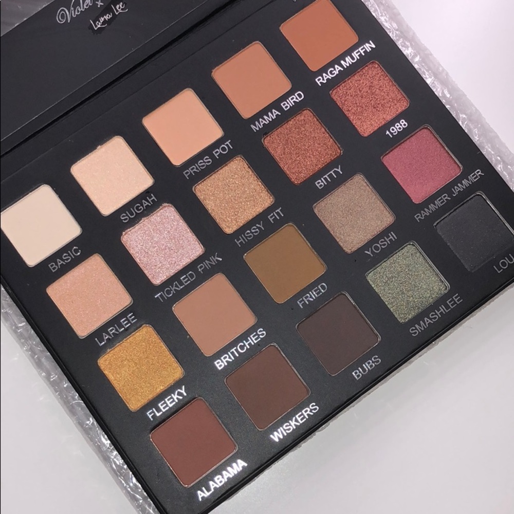 Violet Voss X LAURA LEE